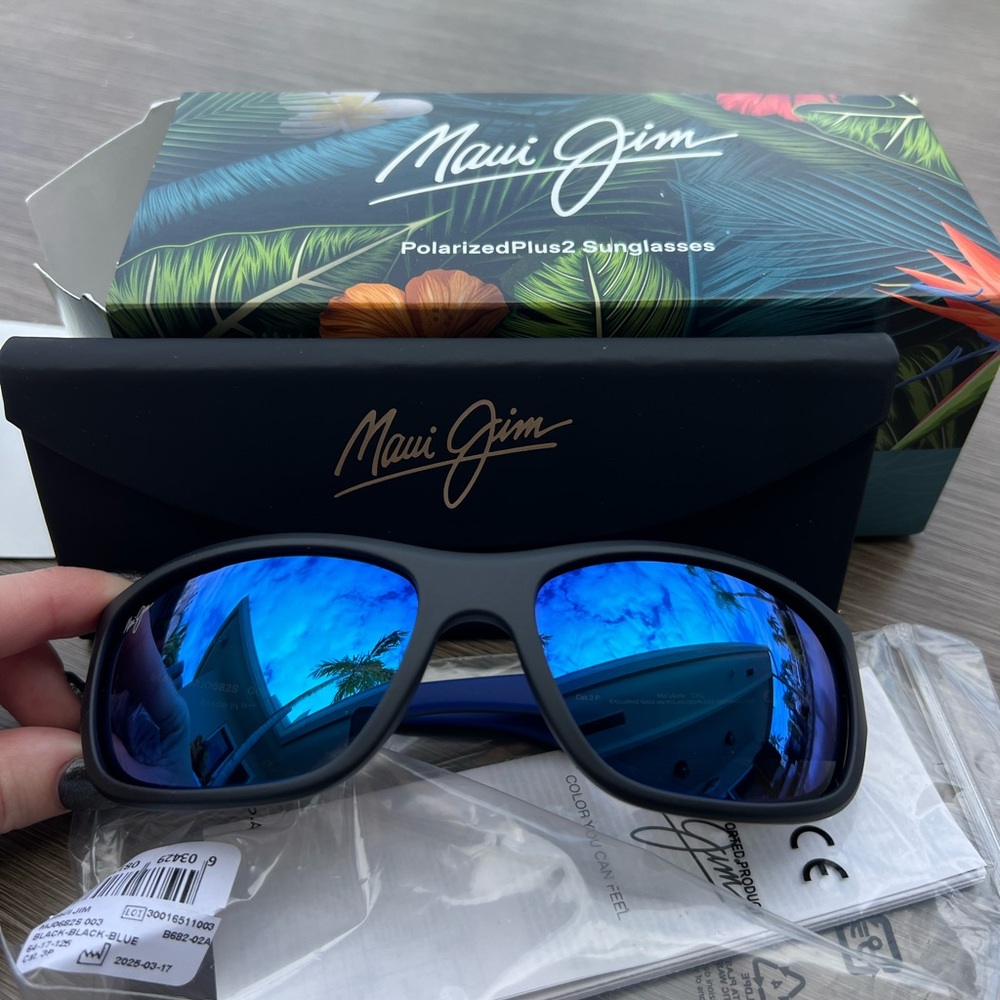 Maui Jim Ma’ukele Polarized Wrap Sunglasses New In Box $289 MJ0682S-003